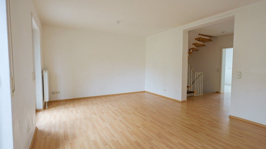 Wohnzimmer EG Blick Richtung Flur Haus Katzenelnbogen
